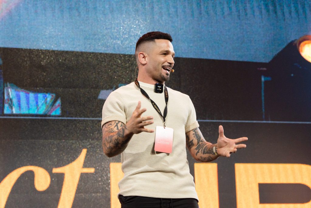 Adri Kastel, mentor estratégico de Partner 360, compartiendo su visión sobre marca personal y posicionamiento